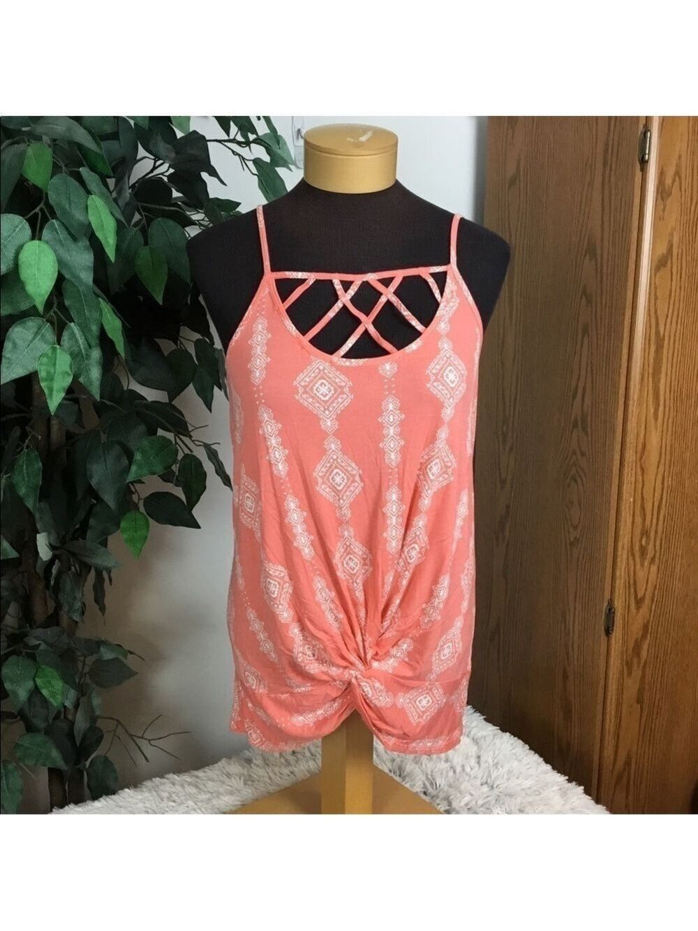 Maurices Med peach and white patterned criss cross front with tie at hem…
